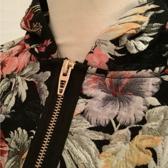 BLANKNYC Anthropologie Floral  Extra Small Front Zip Hooded Jacket Top XS - Picture 5 of 5